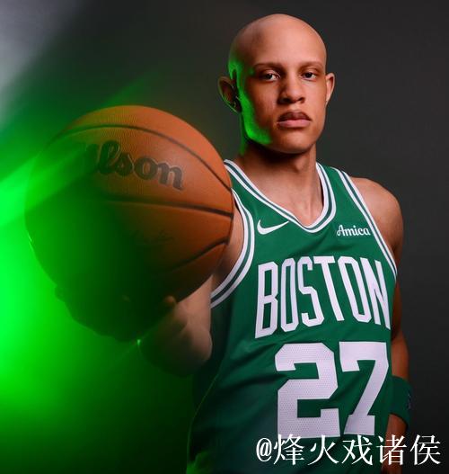 新一代无眉大侠,乔丹沃尔什从脱发患者到为他人撑伞! 新一代无眉大侠,乔丹沃尔什从脱发患者到为他人撑伞!